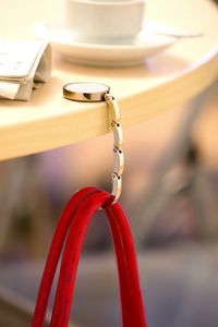 MADAME Elegant Foldable Handbag Holder for Desk - GiftRetail IT3441